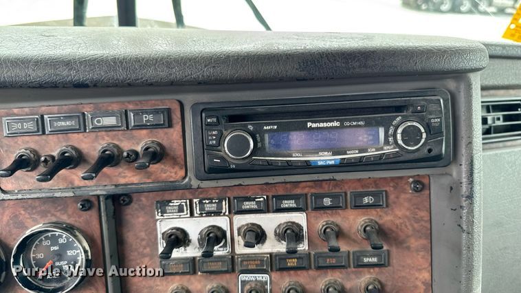 image for item EM2173 2003 Kenworth semi truck