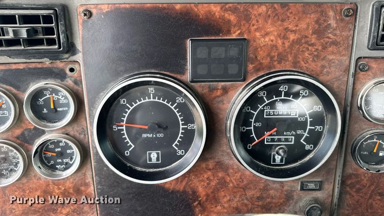 image for item EM2173 2003 Kenworth semi truck