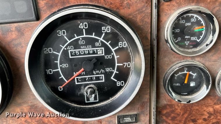 image for item EM2173 2003 Kenworth semi truck