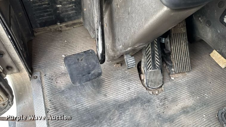 image for item EM2173 2003 Kenworth semi truck