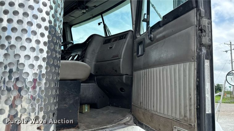 image for item EM2173 2003 Kenworth semi truck