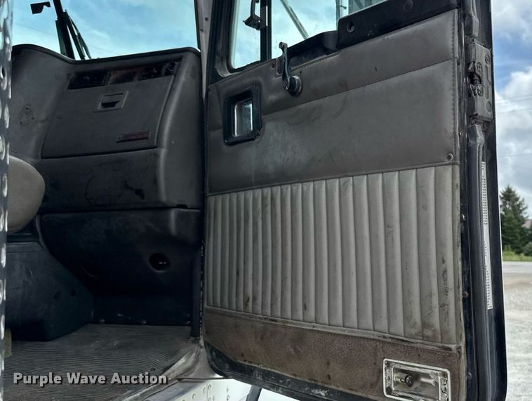 image for item EM2173 2003 Kenworth semi truck