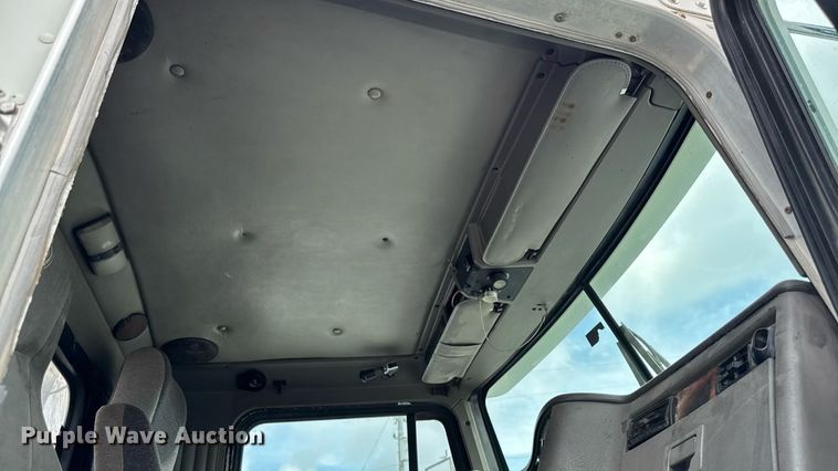 image for item EM2173 2003 Kenworth semi truck