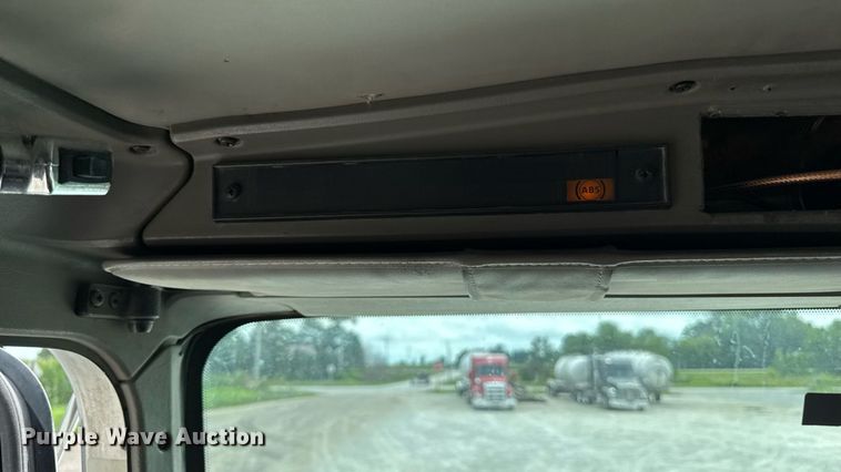 image for item EM2173 2003 Kenworth semi truck