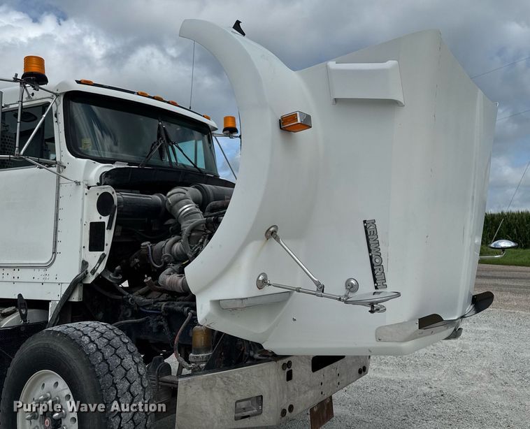 image for item EM2173 2003 Kenworth semi truck