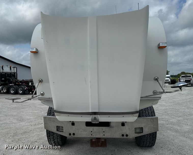 image for item EM2173 2003 Kenworth semi truck