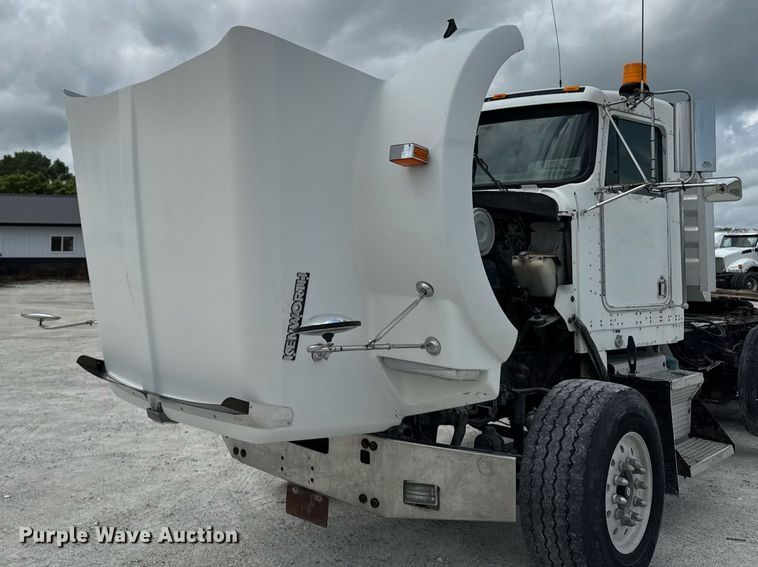 image for item EM2173 2003 Kenworth semi truck