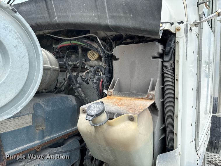 image for item EM2173 2003 Kenworth semi truck