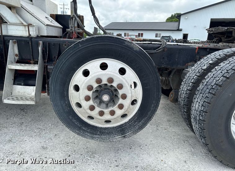 image for item EM2173 2003 Kenworth semi truck