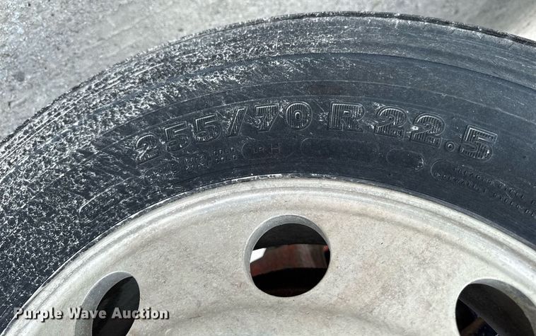 image for item EM2173 2003 Kenworth semi truck