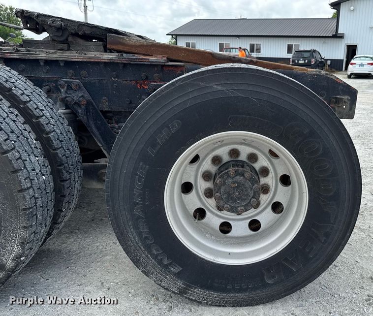 image for item EM2173 2003 Kenworth semi truck