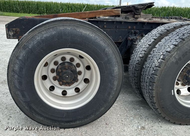 image for item EM2173 2003 Kenworth semi truck