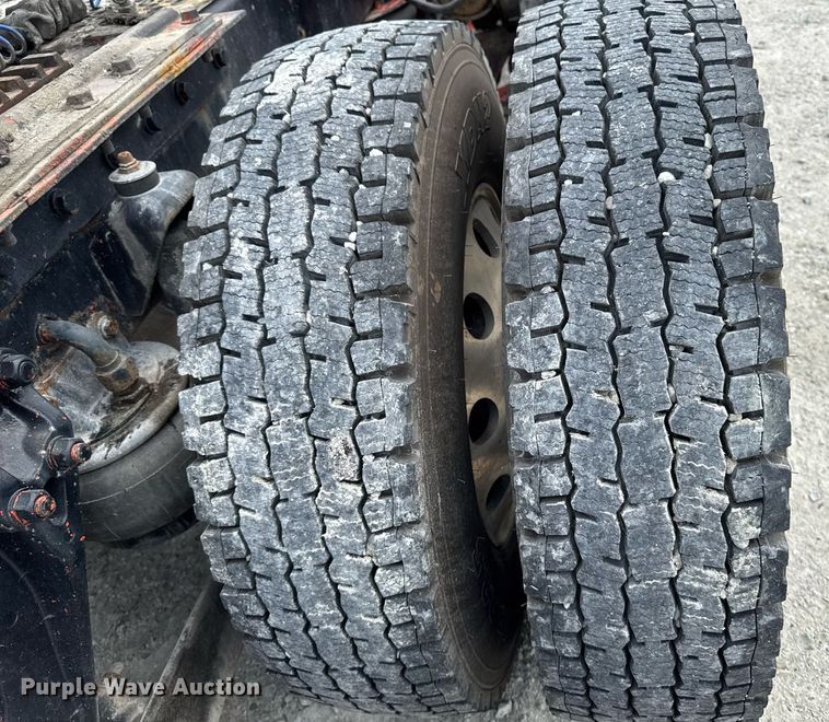 image for item EM2173 2003 Kenworth semi truck