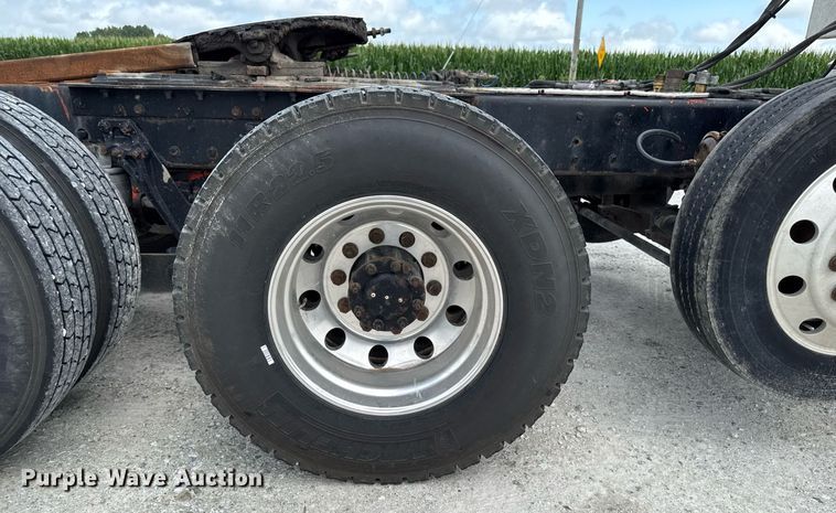 image for item EM2173 2003 Kenworth semi truck