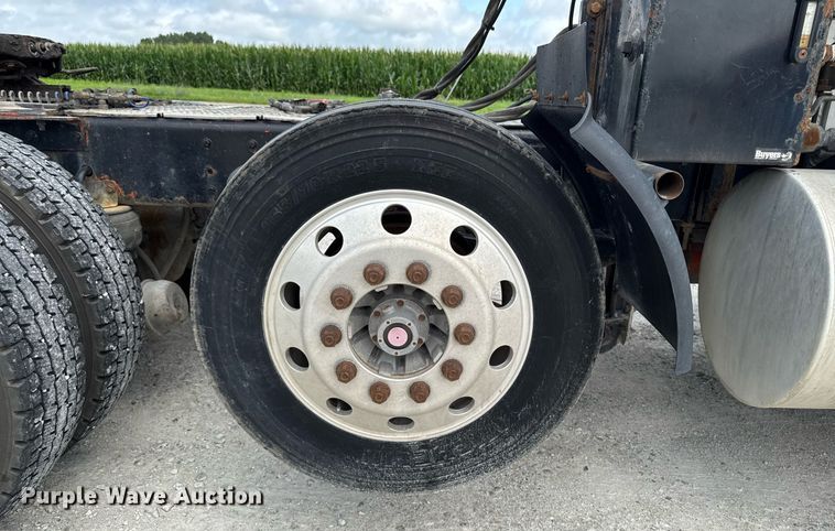 image for item EM2173 2003 Kenworth semi truck