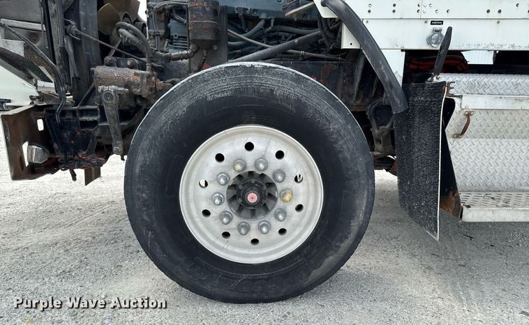 image for item EM2173 2003 Kenworth semi truck