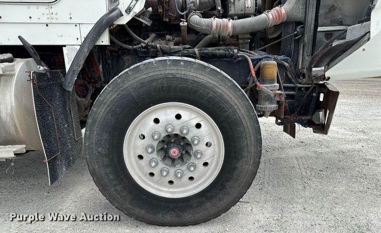 image for item EM2173 2003 Kenworth semi truck