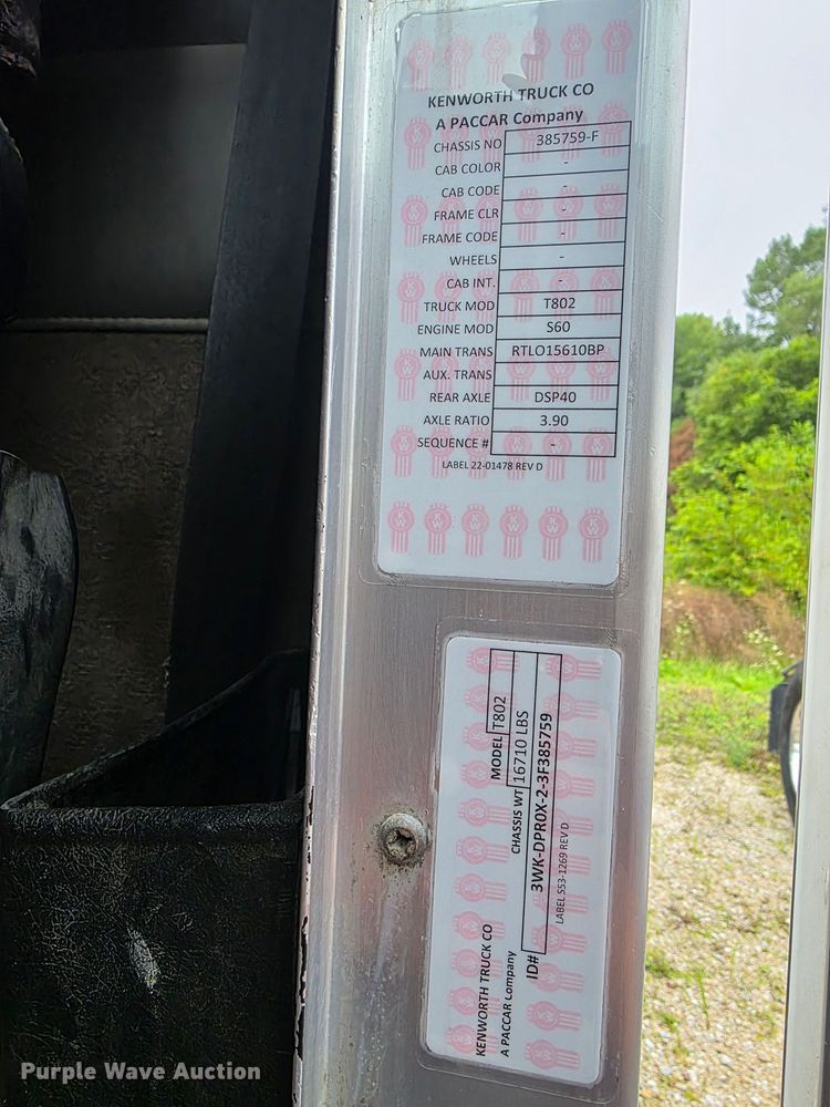 image for item EM2173 2003 Kenworth semi truck