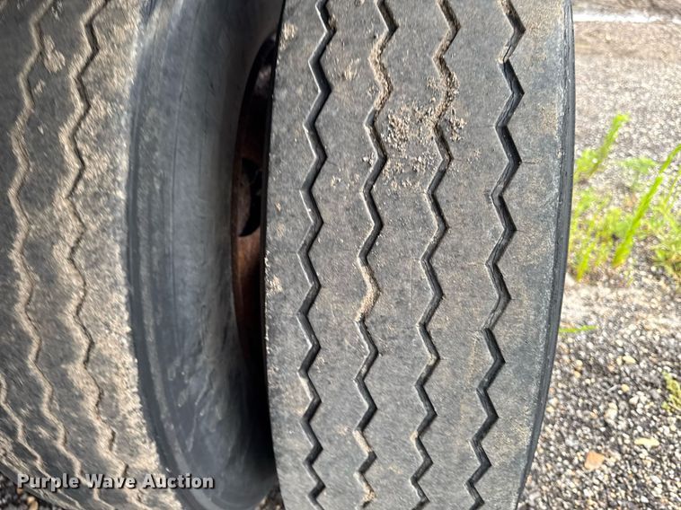 image for item EM2221 1989 Stoughton AVVW-485T-S-C dry van trailer