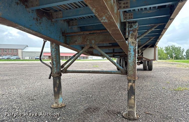 image for item EM2222 1990 Wilson CF-900 flatbed trailer