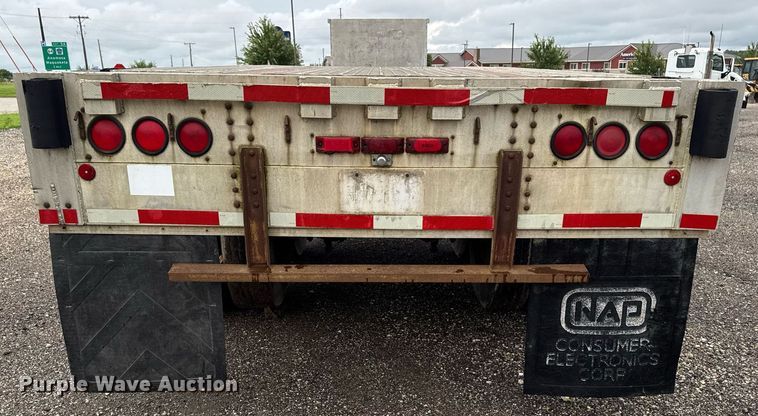 image for item EM2222 1990 Wilson CF-900 flatbed trailer