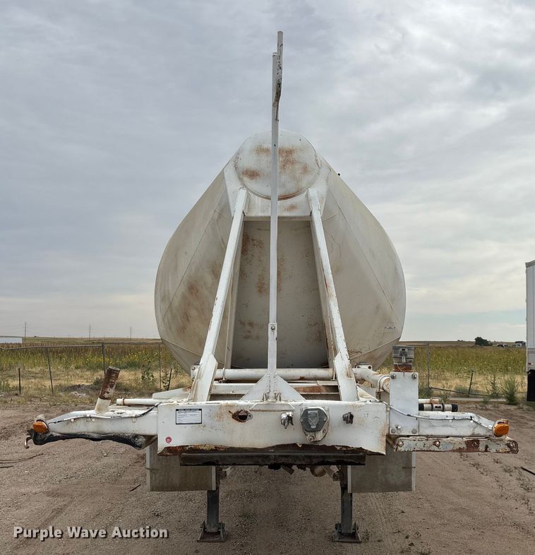 image for item EM5073 1991 Fruehauf pneumatic dry bulk trailer