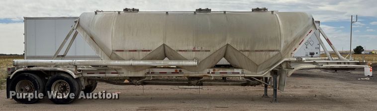 image for item EM5073 1991 Fruehauf pneumatic dry bulk trailer