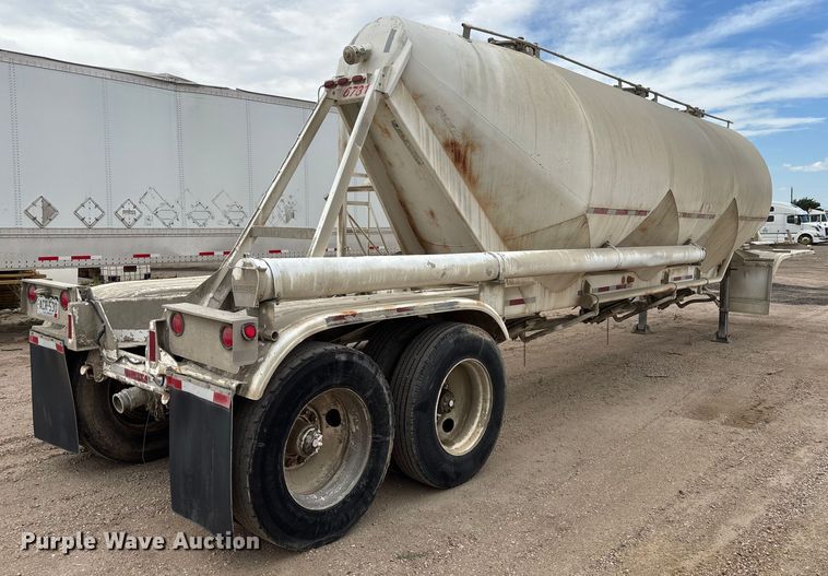 image for item EM5073 1991 Fruehauf pneumatic dry bulk trailer