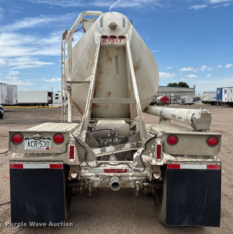 image for item EM5073 1991 Fruehauf pneumatic dry bulk trailer