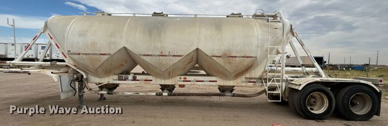 image for item EM5073 1991 Fruehauf pneumatic dry bulk trailer
