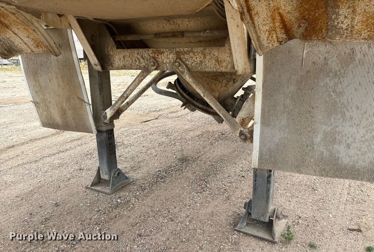 image for item EM5073 1991 Fruehauf pneumatic dry bulk trailer