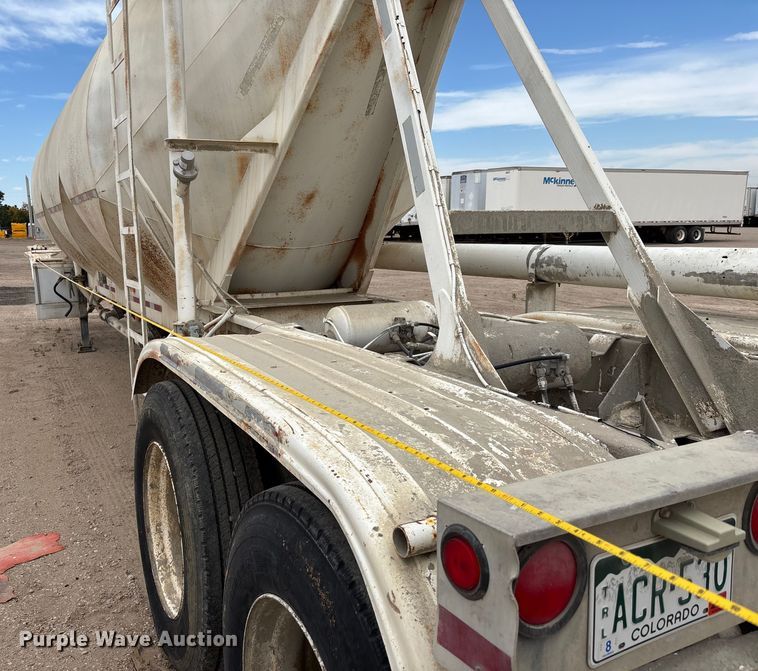 image for item EM5073 1991 Fruehauf pneumatic dry bulk trailer