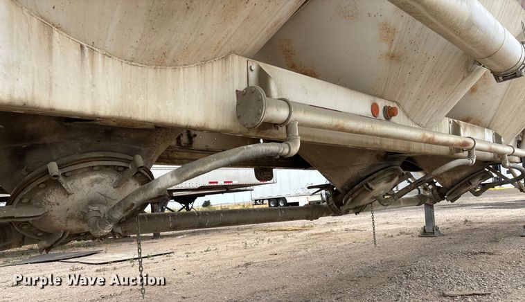 image for item EM5073 1991 Fruehauf pneumatic dry bulk trailer