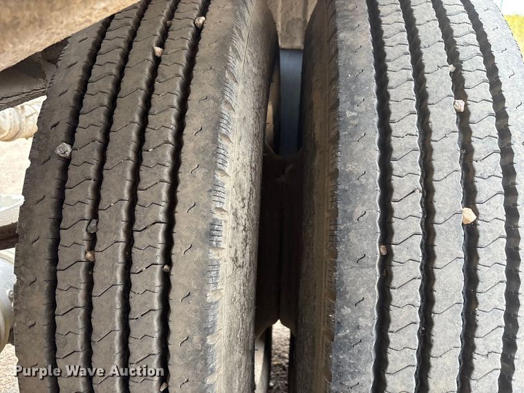 image for item EM5073 1991 Fruehauf pneumatic dry bulk trailer