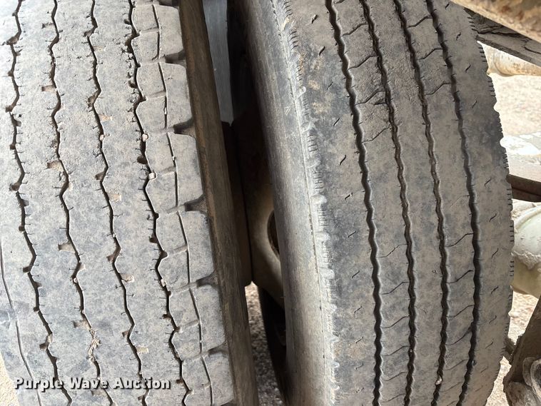 image for item EM5073 1991 Fruehauf pneumatic dry bulk trailer