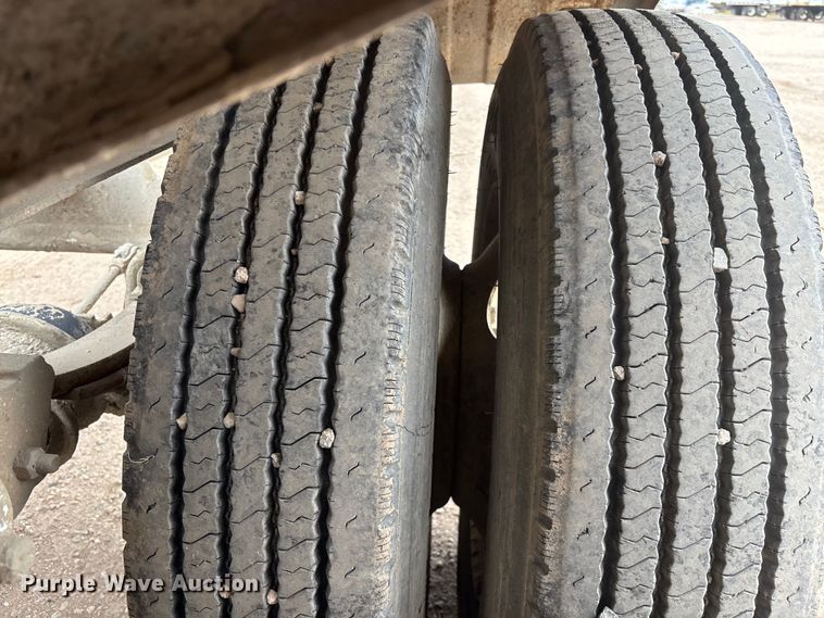 image for item EM5073 1991 Fruehauf pneumatic dry bulk trailer