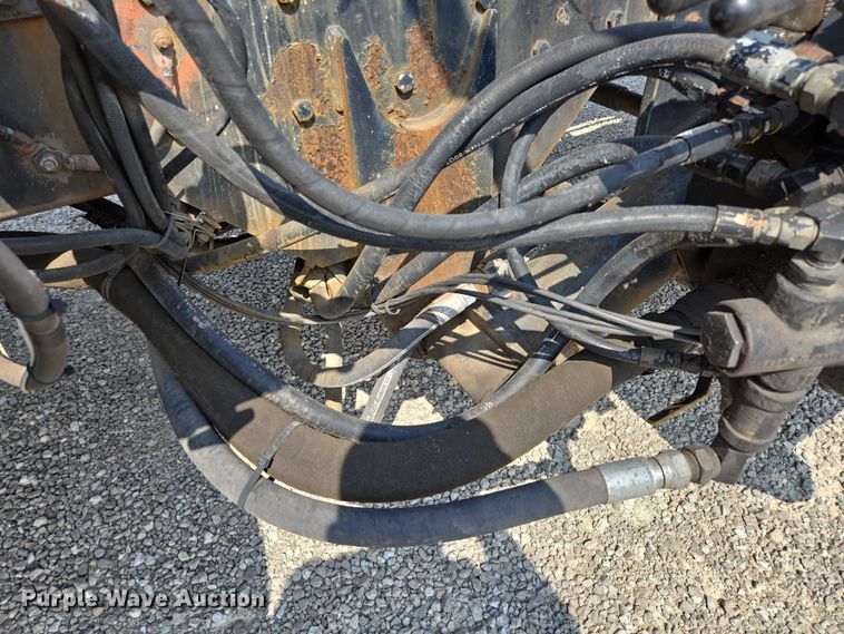 image for item EN2073 2002 International 2574 roll-off container truck