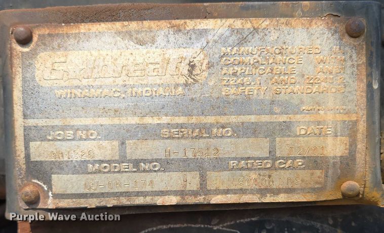 image for item EN2073 2002 International 2574 roll-off container truck