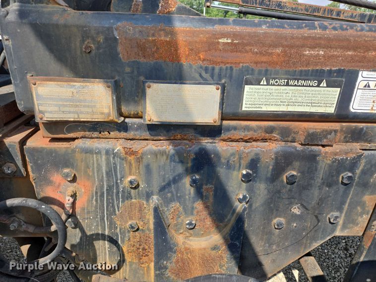 image for item EN2073 2002 International 2574 roll-off container truck