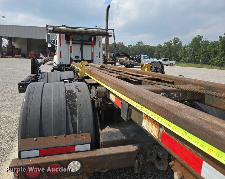 image for item EN2073 2002 International 2574 roll-off container truck