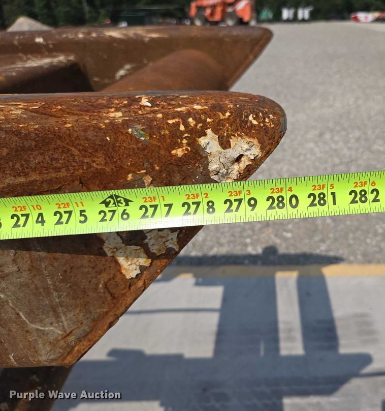 image for item EN2073 2002 International 2574 roll-off container truck