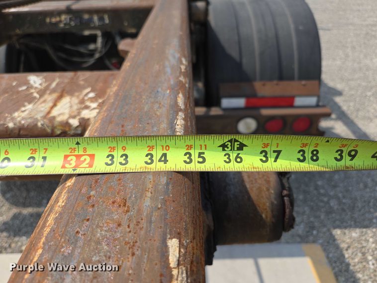 image for item EN2073 2002 International 2574 roll-off container truck