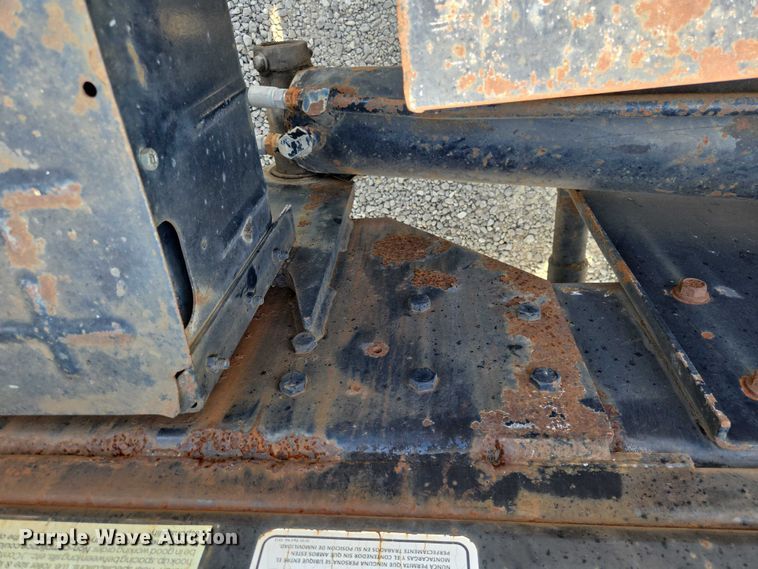 image for item EN2073 2002 International 2574 roll-off container truck