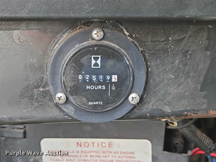 image for item EN2073 2002 International 2574 roll-off container truck