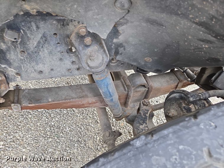 image for item EN2073 2002 International 2574 roll-off container truck