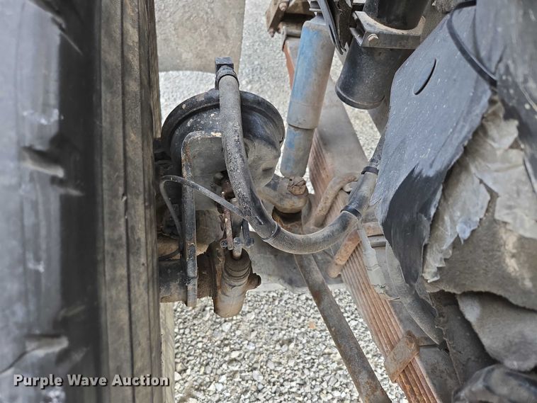 image for item EN2073 2002 International 2574 roll-off container truck