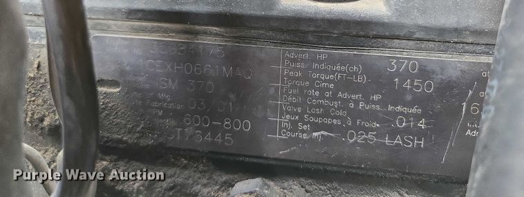 image for item EN2073 2002 International 2574 roll-off container truck