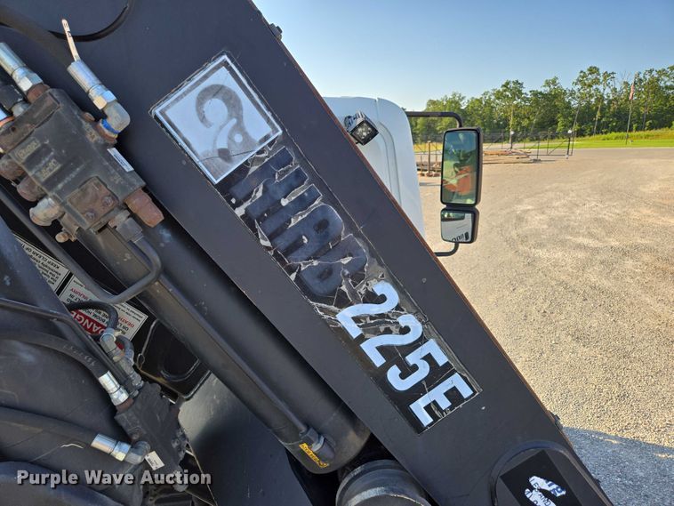 image for item EN2075 2005 International 7600 crane truck 