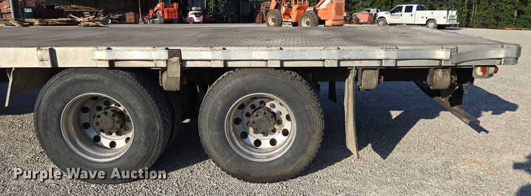 image for item EN2075 2005 International 7600 crane truck 