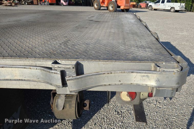 image for item EN2075 2005 International 7600 crane truck 